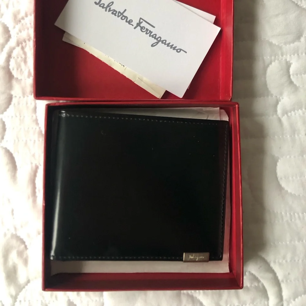 Authentic Salvatore Ferragamo Black Leather wallet - Picture 1 of 11
